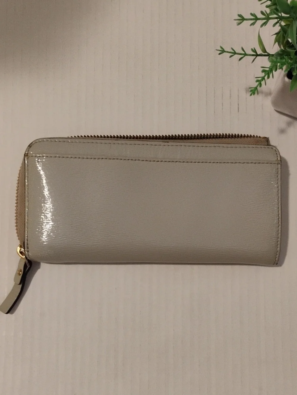 kate spade Beacon Court Nisha Wallet. Patent Leather. Light Gray in color.
